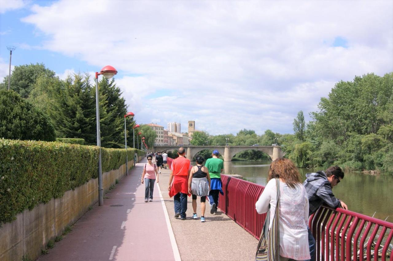 Logrocity Puerta Del Ebro Parking Privado Gratis Logrono Bagian luar foto